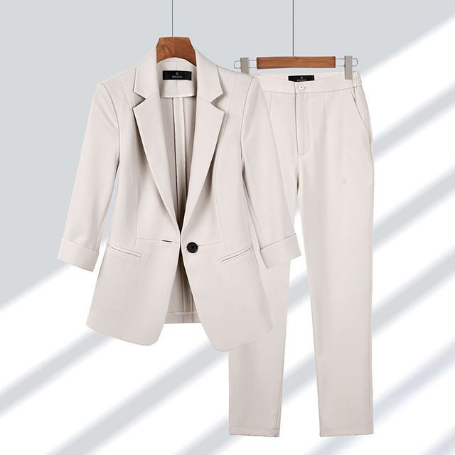 Verónica – Elegantni komplet sa blejzerom i pantalonama