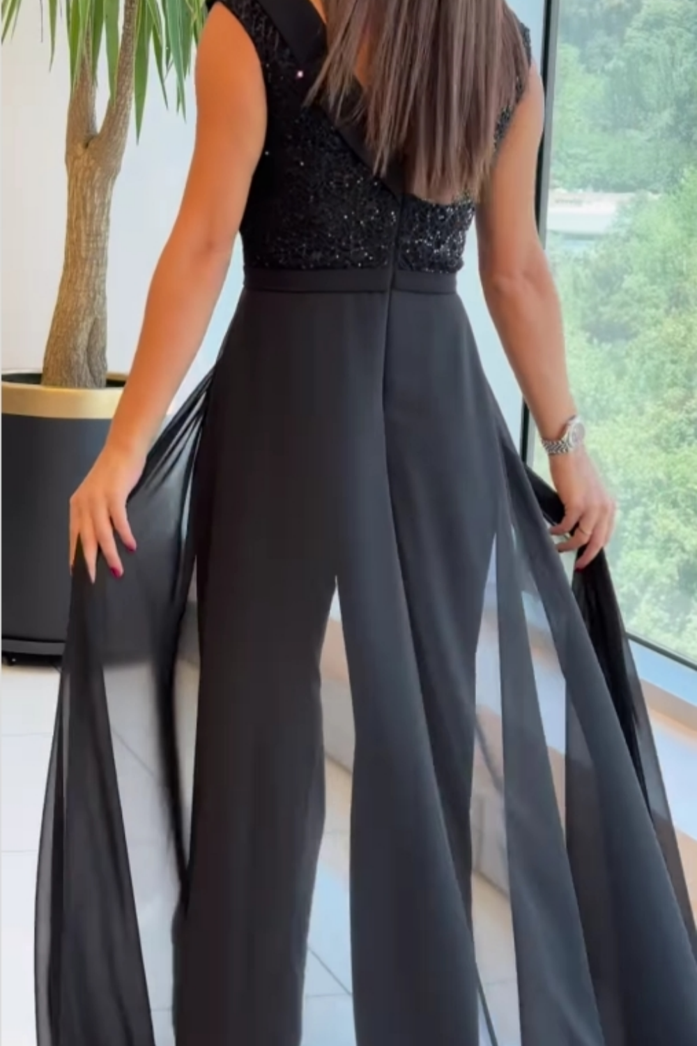 Louna – Elegantni kombinezon bez rukava