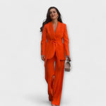 Vitória – Elegantni komplet sa blejzerom i pantalonama