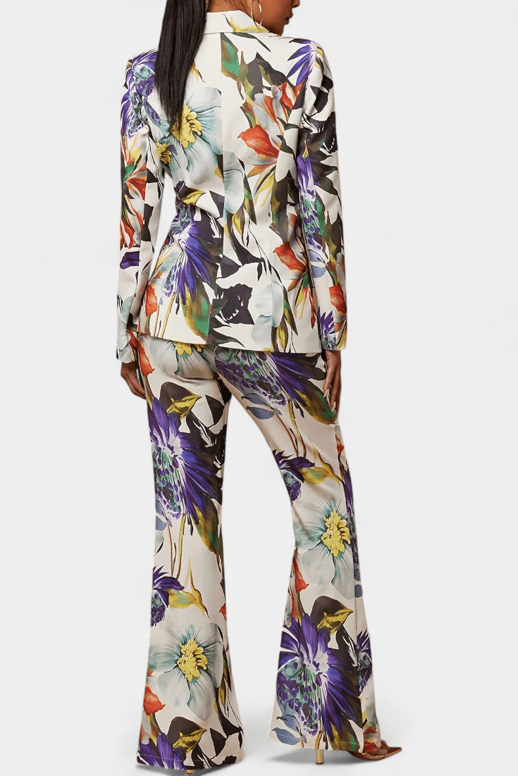 Nicolette – Elegantni cvetni komplet sa blejzerom i pantalonama