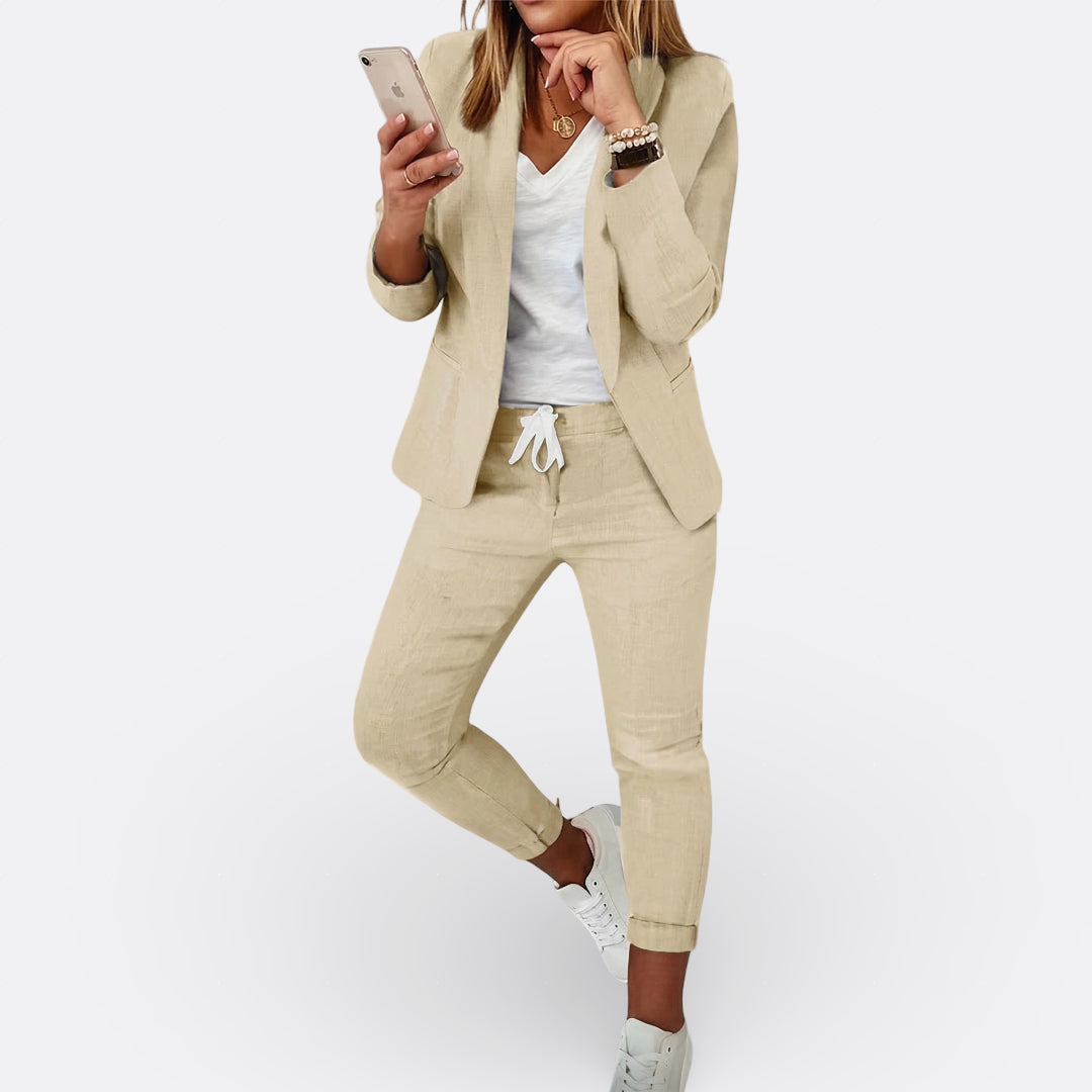 Filipa – Elegantni komplet sa blejzerom i pantalonama