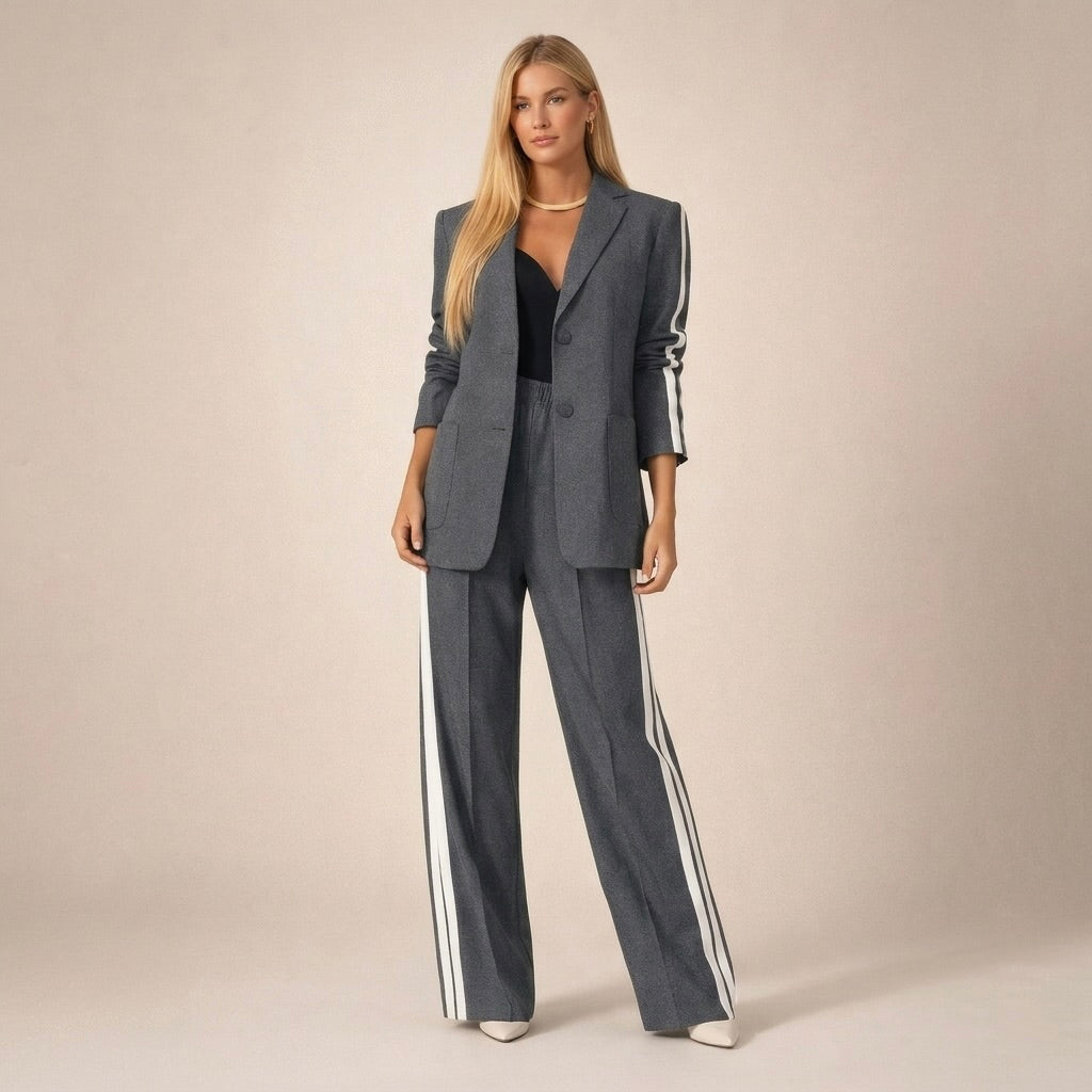 Elga – Elegantni komplet sa blejzerom i pantalonama