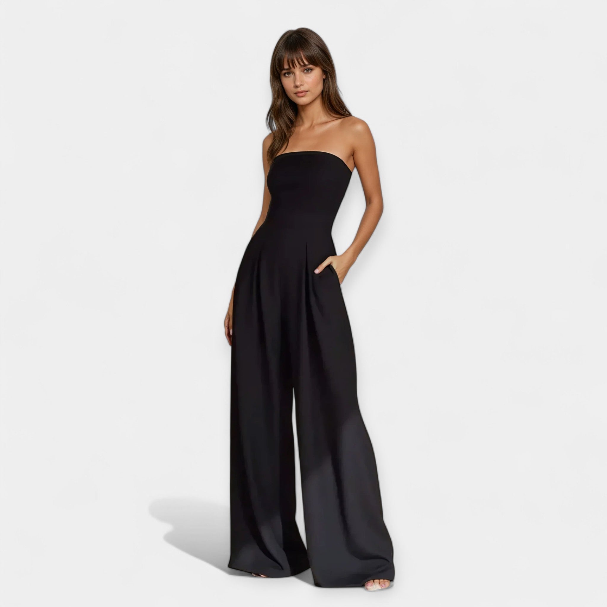 Ležerni kombinezon bez bretela sa korsetskim detaljem
